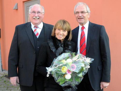 Foto: Preisverleihung an die Selbsthilfegruppe Frauenkrebs, vertreten druch Erika Mohr, Hof