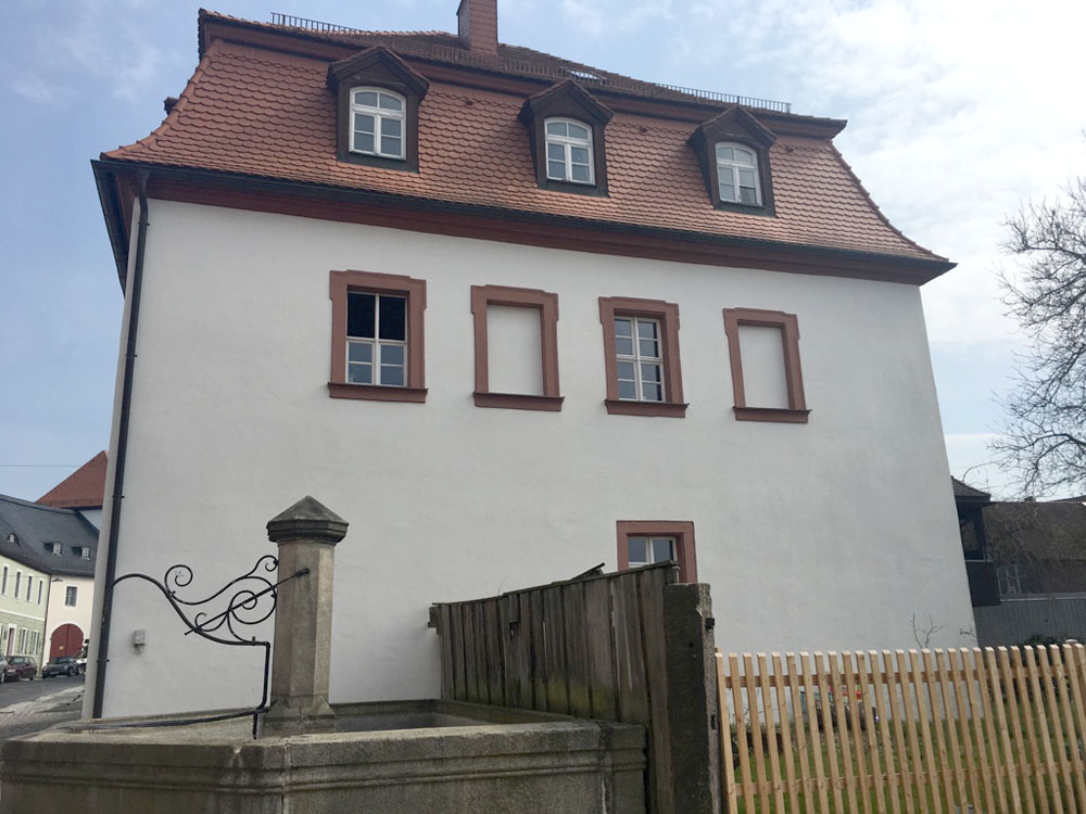 Denkmalpflegepreis an Regine und Philipp Riedel für das Haus Sigmund-Wann-Straße 18 in Wunsiedel